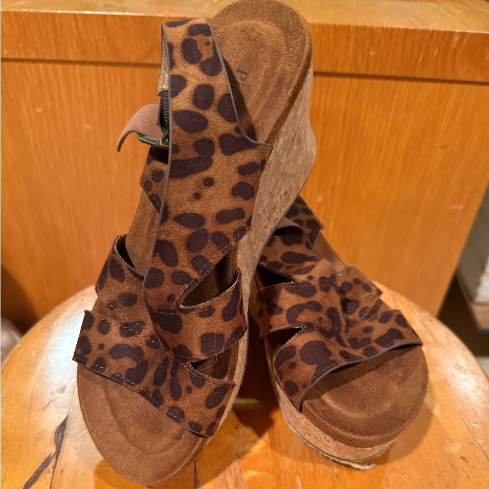 Pierre Dumas Brown‎ Leopard Print Wedges